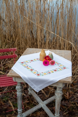 click here to view larger image of Fresh Flowers Table Cloth (printed linen)