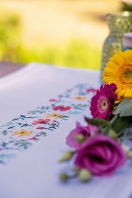 click here to view larger image of Fresh Flowers Table Runner (printed linen)